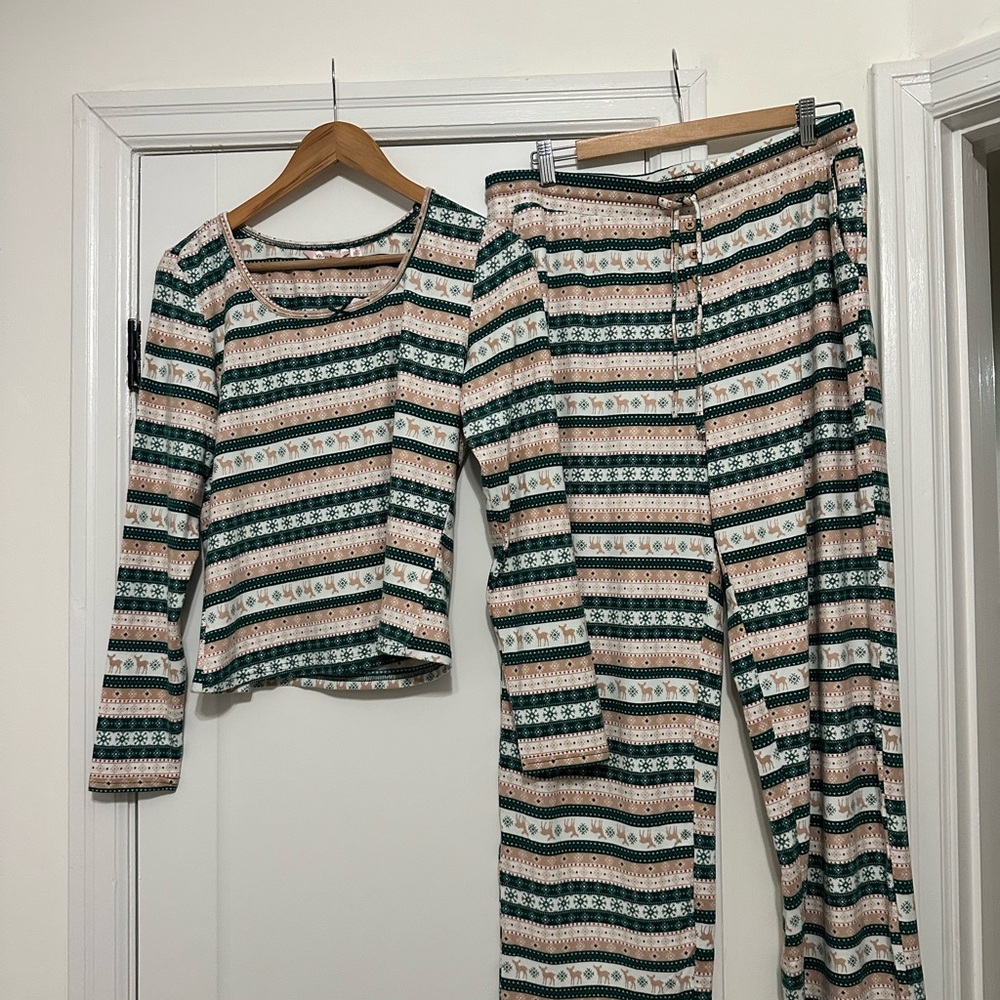 La Vie En Rose Winter Striped Pajama Set ❄️🦌